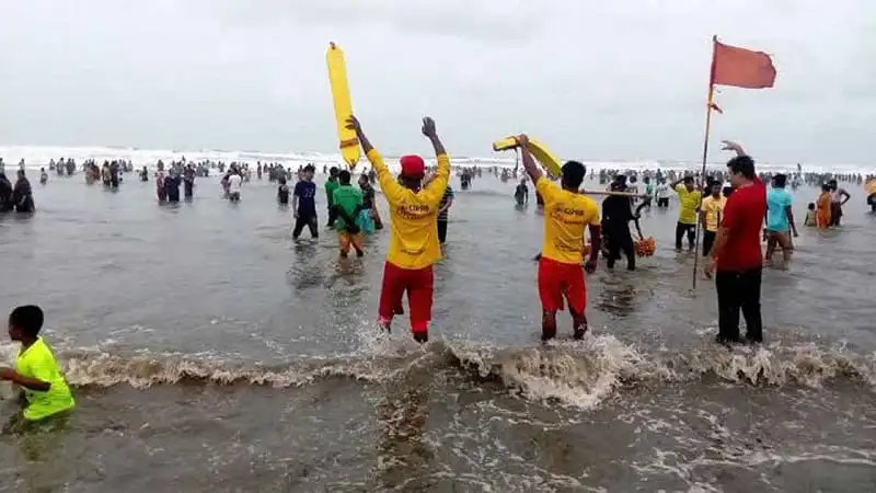সৈকতে দুর্যোগ মোকাবিলা প্রস্তুত দল, ঘূর্ণিঝড়ের আশঙ্কায়. Channel i News - চ্যানেল আই নিউজ