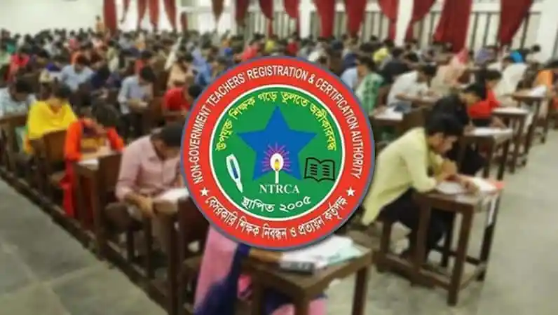 শিক্ষার্থীরা পরীক্ষায় বসে, কেন্দ্রে নিয়মিত স্বাস্থ্যবিধি অনুসরণ করছে. Channel i News - চ্যানেল আই নিউজ