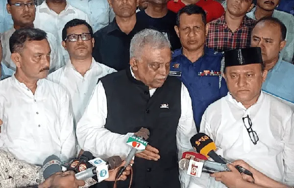 স্বরাষ্ট্রমন্ত্রী সাংবাদিকদের প্রশ্নের উত্তর দিচ্ছেন. Channel i News - চ্যানেল আই নিউজ
