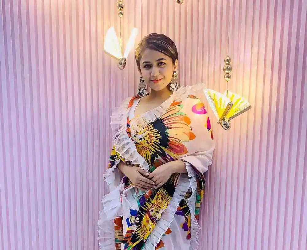 ফারিয়া শাহরিন গর্ভাবস্থায় সুন্দর পোশাকে হাসিমুখে ছবি. Channel i News - চ্যানেল আই নিউজ