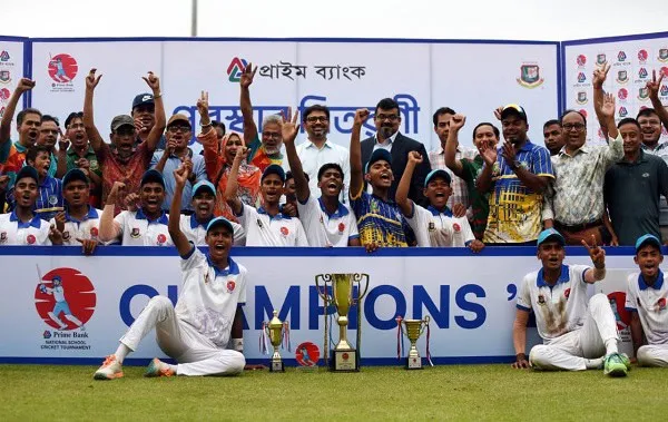 স্কুল ক্রিকেট চ্যাম্পিয়ন কদমতলা পূর্ব বাসাবো স্কুল অ্যান্ড কলেজের দল. Channel i News - চ্যানেল আই নিউজ