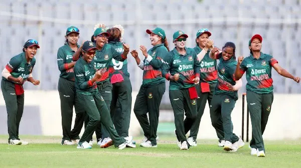 বাংলাদেশ নারী টি-টোয়েন্টি ক্রিকেট দল মাঠে আনন্দিত ও উল্লসিত. Channel i News - চ্যানেল আই নিউজ