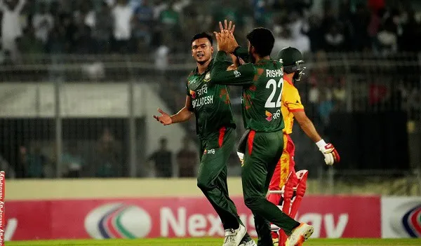 বাংলাদেশ ক্রিকেটাররা টি-টোয়েন্টি ম্যাচে উদযাপন করছে. Channel i News - চ্যানেল আই নিউজ