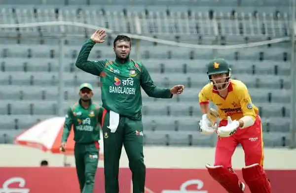 বাংলাদেশ ক্রিকেটাররা জিতের উল্লাসে মাঠে উদযাপন করছে. Channel i News - চ্যানেল আই নিউজ