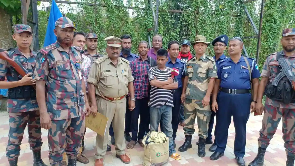 নিরুদ্দেশ ভারতীয় নাগরিকের হস্তান্তর, পুলিশ ও আইনশৃঙ্খলা বাহিনী উপস্থিত. Channel i News - চ্যানেল আই নিউজ
