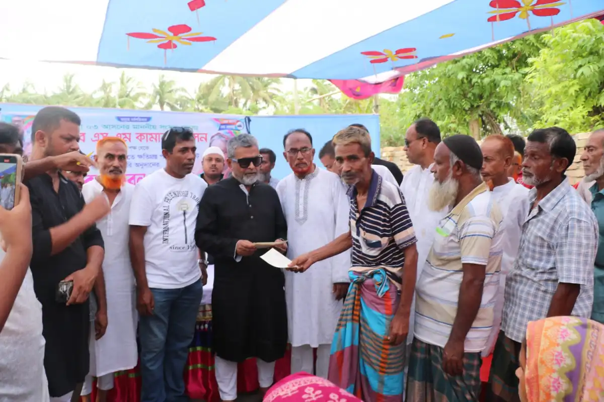 জনপ্রতিনিধি ও স্থানীয় নেতাদের সঙ্গে আলোচনা করছেন শেখ হাসিনার সরকার. Channel i News - চ্যানেল আই নিউজ