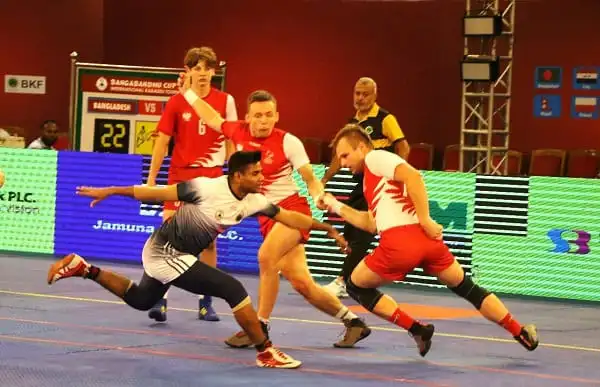 বাংলাদেশের কুস্তি প্রতিযোগিতা, খেলোয়াড়রা মারামারি করছে. Channel i News - চ্যানেল আই নিউজ