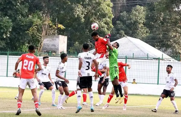 ফুটবল ম্যাচে খেলোয়াড়রা বলের জন্য লড়াই করছে. Channel i News - চ্যানেল আই নিউজ