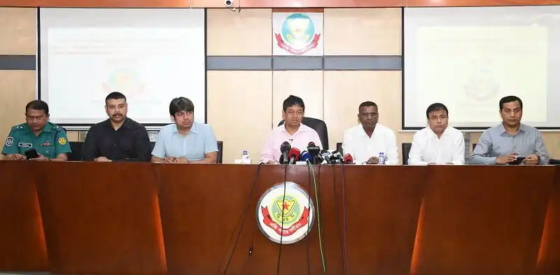 আদালত কক্ষে ডিবি কর্মকর্তাদের রিমান্ডের শুনানি চলছে. Channel i News - চ্যানেল আই নিউজ