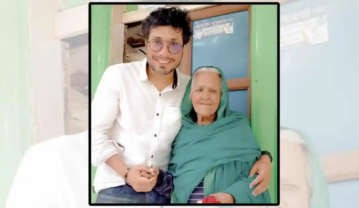 অভিনেতা জামিলের সঙ্গে তার মা, উভয়ই হাসিমুখে ছবি তুলেছেন. Channel i News - চ্যানেল আই নিউজ