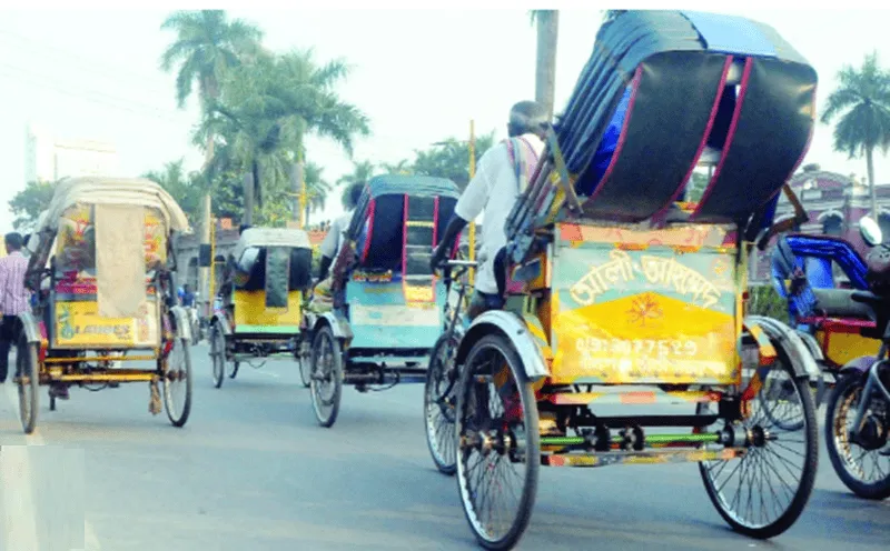 ঢাকায় ব্যাটারিচালিত অটোরিকশা চলাচল করছে, শহরের ট্রাফিকের দৃশ্য।. Channel i News - চ্যানেল আই নিউজ