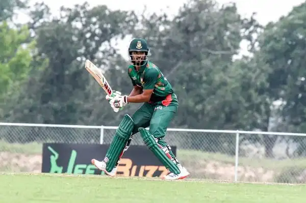 বাংলাদেশ ক্রিকেটার ব্যাটিং করছে, মাঠে খেলা চলছে. Channel i News - চ্যানেল আই নিউজ