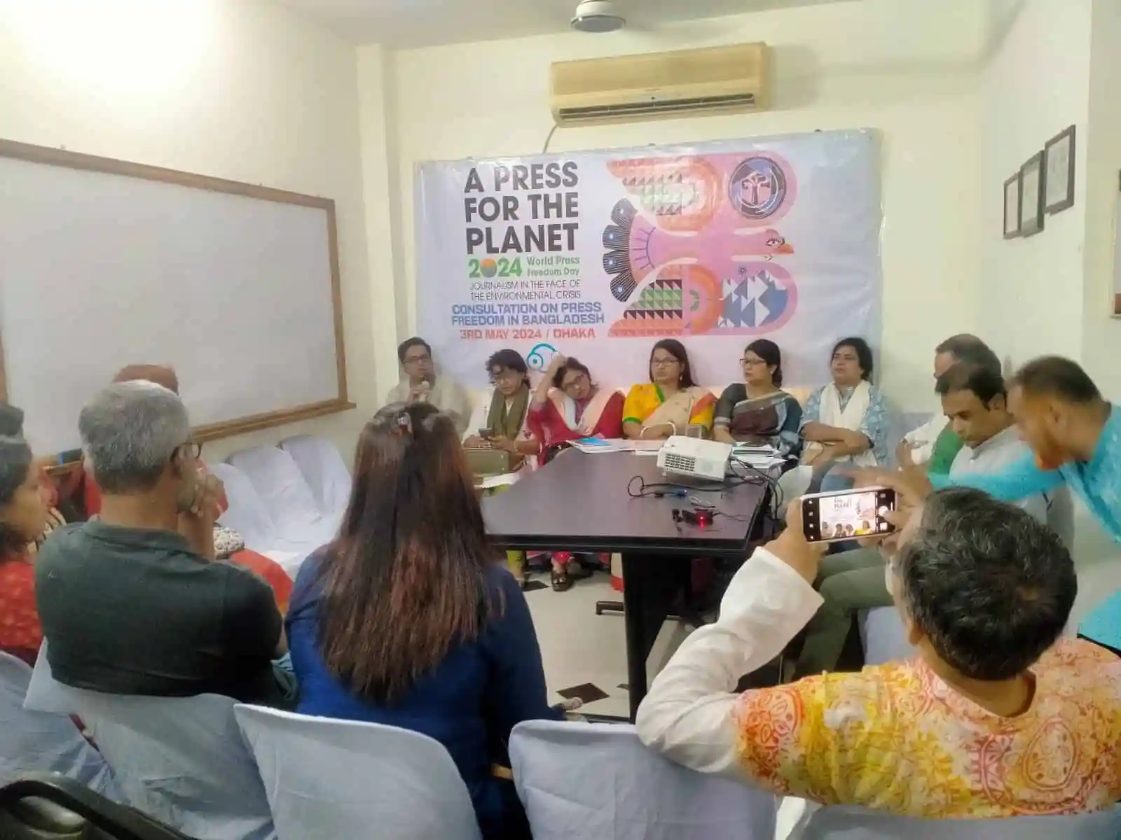 বাংলাদেশে পরিবেশগত সঙ্কট মোকাবেলায় সাংবাদিকদের আলোচনা. Channel i News - চ্যানেল আই নিউজ