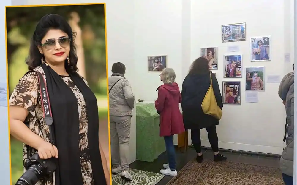 বেলজিয়ামে অপরাজিতার একক আলোকচিত্র প্রদর্শনীতে দর্শকরা ছবি দেখছেন. Channel i News - চ্যানেল আই নিউজ