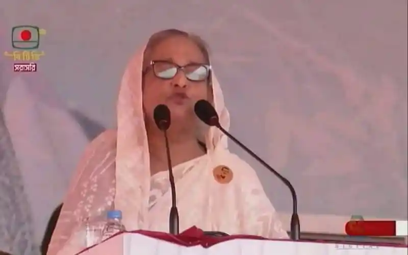 প্রধানমন্ত্রী গণতন্ত্রের গুরুত্ব নিয়ে ভাষণ দিচ্ছেন. Channel i News - চ্যানেল আই নিউজ