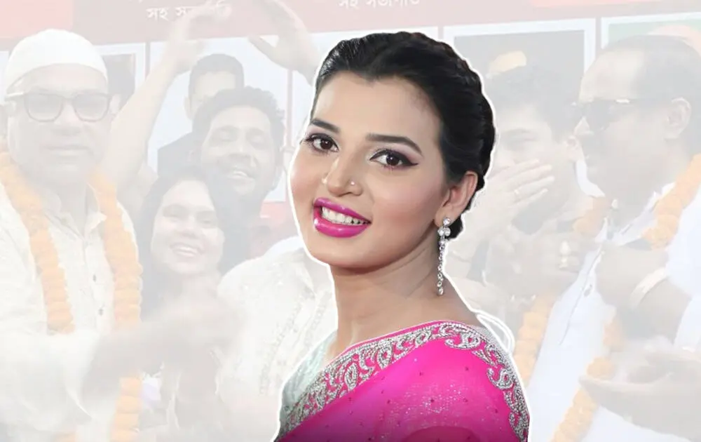 বর্ষার সঙ্গে শিল্পী সমিতির নেতারা ও শিল্পীরা হাসিমুখে ছবি তুলছেন. Channel i News - চ্যানেল আই নিউজ