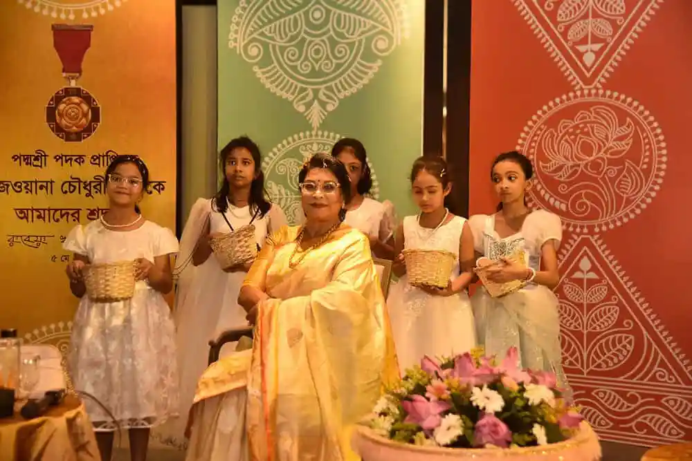 বন্যা পদ্মশ্রী পুরস্কার পেয়ে সংবর্ধনা গ্রহণ করছেন. Channel i News - চ্যানেল আই নিউজ