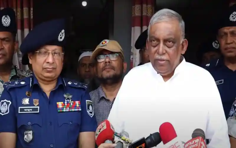 স্বরাষ্ট্রমন্ত্রী রোহিঙ্গা পরিস্থিতি নিয়ে সাংবাদিকদের সঙ্গে আলোচনা করছেন. Channel i News - চ্যানেল আই নিউজ