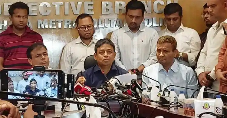 গোয়েন্দা নজরদারির কারণে হত্যার স্থান কলকাতা, ডিবি প্রধানের সংবাদ সম্মেলন. Channel i News - চ্যানেল আই নিউজ