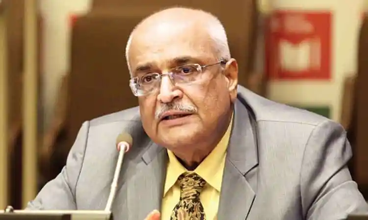 একজন রাজনীতিবিদ দেশের অর্থনৈতিক স্থিতিশীলতা নিয়ে আলোচনা করছেন. Channel i News - চ্যানেল আই নিউজ