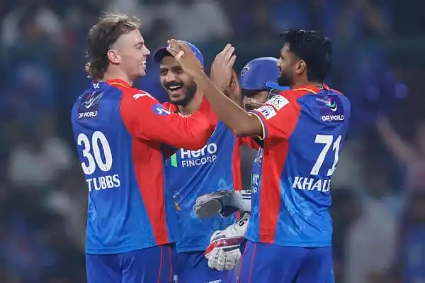 দলীয় খেলোয়াড়রা জয় উদযাপন করছে, আনন্দে ভরা মুখ. Channel i News - চ্যানেল আই নিউজ
