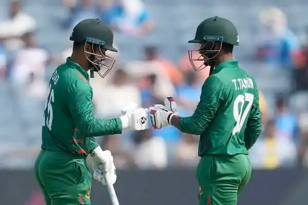 বাংলাদেশ ক্রিকেটার লিটন ও সাকিবের মধ্যে শুভেচ্ছা বিনিময়. Channel i News - চ্যানেল আই নিউজ