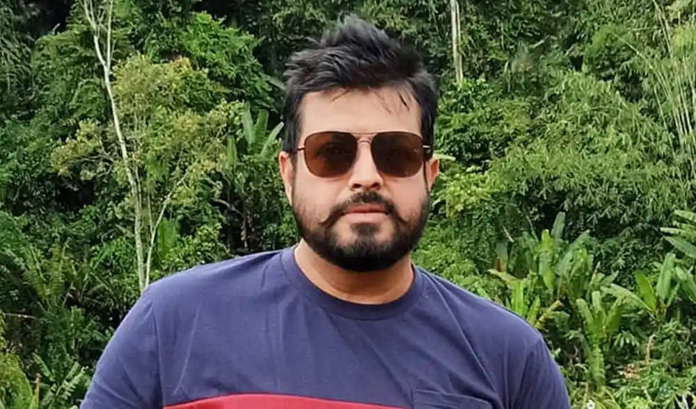 ওমর সানী sunglasses পরা অবস্থায় ছবি, বাংলার সংবাদ ওমর সানী. Channel i News - চ্যানেল আই নিউজ