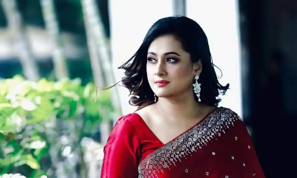 পূর্ণিমা সুন্দর লাল শাড়ি পরা, ক্যারিয়ারে বড় প্রাপ্তির ছবি. Channel i News - চ্যানেল আই নিউজ