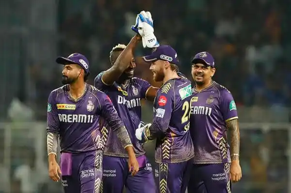 ভারতীয় ক্রিকেটাররা কোচি টেস্টে জয়ের উদযাপন করছে. Channel i News - চ্যানেল আই নিউজ