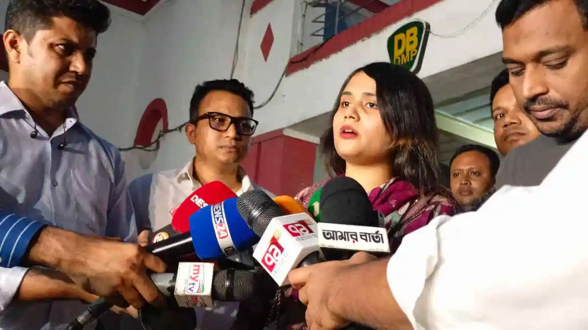 নিখোঁজ এমপি আনারের মেয়ে ডিবি কার্যালয়ে, সংবাদ সম্মেলনে বক্তব্য. Channel i News - চ্যানেল আই নিউজ
