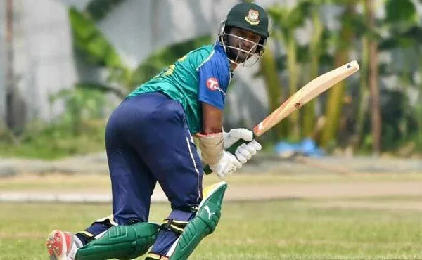 বাংলাদেশি ক্রিকেটার সাকিব আল হাসান ব্যাট হাতে সেঞ্চুরি করছেন. Channel i News - চ্যানেল আই নিউজ