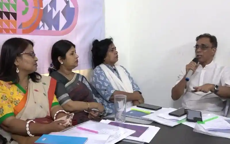 বাংলাদেশের সাংবাদিকরা পরিবেশগত সংকট নিয়ে আলোচনা করছেন।. Channel i News - চ্যানেল আই নিউজ