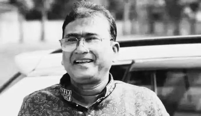 আনোয়ারুলের খণ্ডবিখণ্ড লাশের ছবি, যেখানে তার দেহ বিভক্ত হয়ে পড়েছে. Channel i News - চ্যানেল আই নিউজ