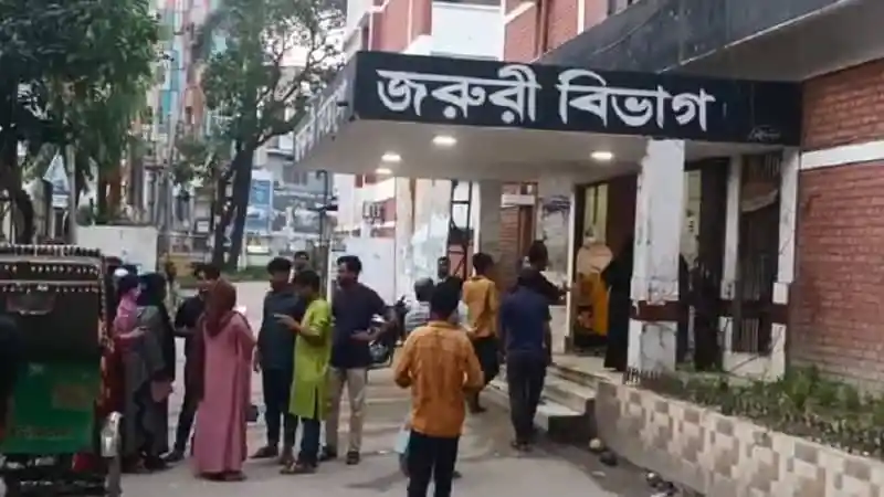 জুরুরি বিভাগে রোগীদের ভিড়, চ্যানেল আই অনলাইন. Channel i News - চ্যানেল আই নিউজ