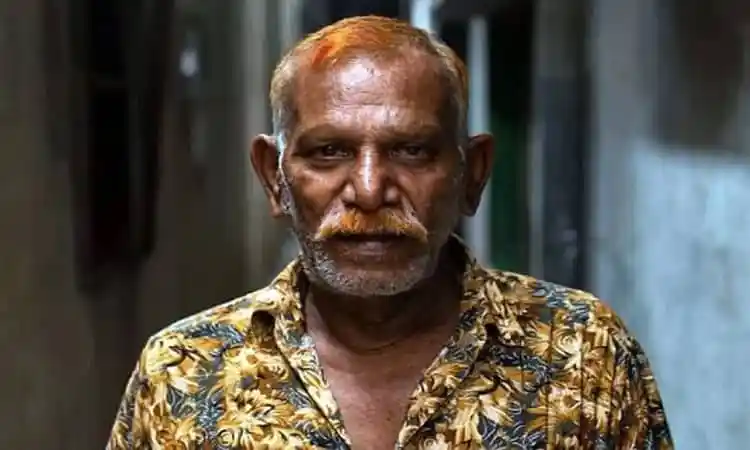 বয়সে বৃদ্ধ জল্লাদ শাহজাহান, পটভূমিতে অন্ধকার পরিবেশ. Channel i News - চ্যানেল আই নিউজ