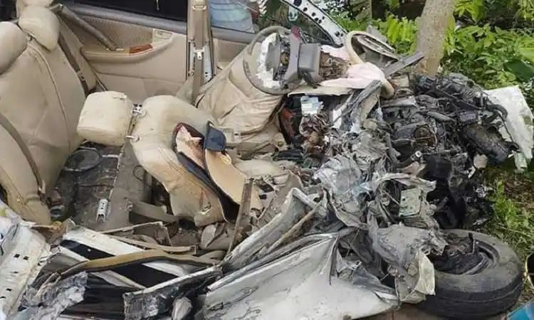 খুলনা-সাতক্ষীরা মহাসড়কে বাস-প্রাইভেটকার সংঘর্ষের ছবি, নিহত ২. Channel i News - চ্যানেল আই নিউজ