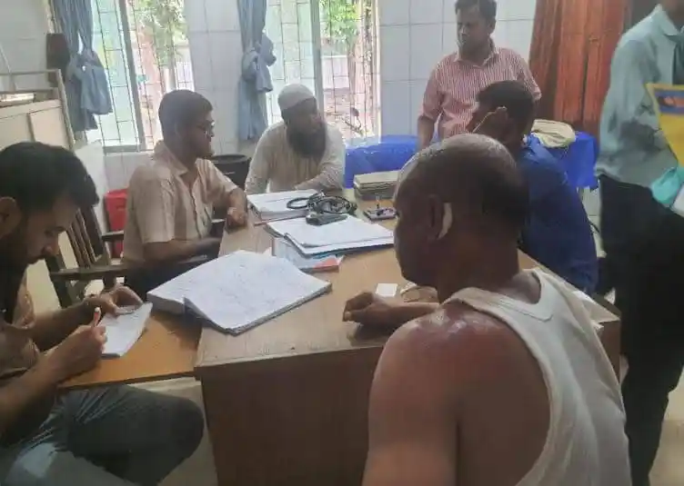প্রবাসীকে টাকা না পেয়ে কিশোর গ্যাংয়ের হত্যাচেষ্টা, আলোচনা চলছে।. Channel i News - চ্যানেল আই নিউজ