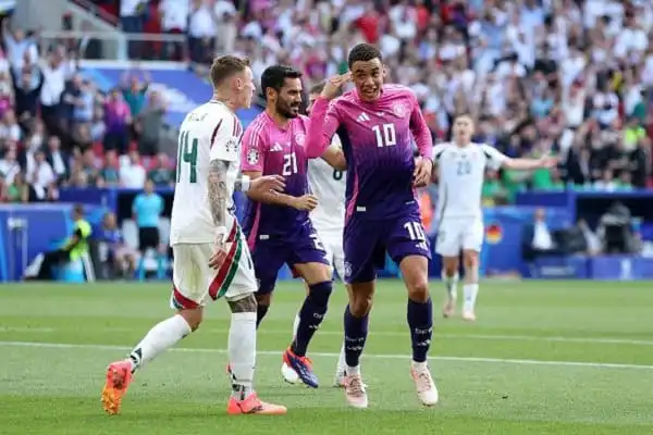 জার্মানি ও হাঙ্গেরির ফুটবল খেলোয়াড়রা মাঠে আনন্দিত. Channel i News - চ্যানেল আই নিউজ