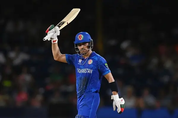 বাংলাদেশের ক্রিকেটার গুরবাজ মাঠে ব্যাট উঁচু করে উদযাপন করছেন. Channel i News - চ্যানেল আই নিউজ