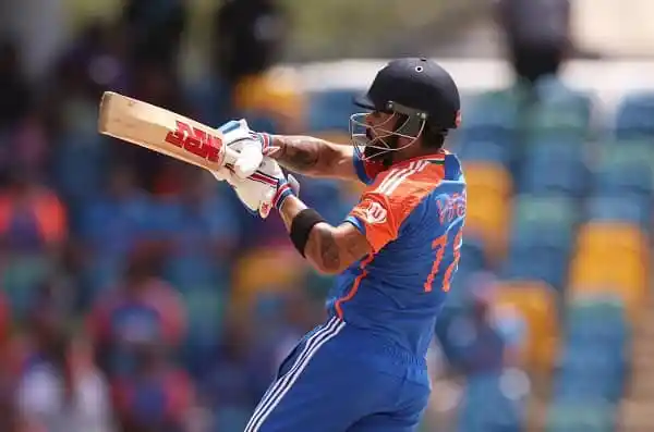 ভারতীয় ক্রিকেটার কোহলি ব্যাটিং করছেন, আন্তর্জাতিক ক্রিকেট ম্যাচের দৃশ্য. Channel i News - চ্যানেল আই নিউজ