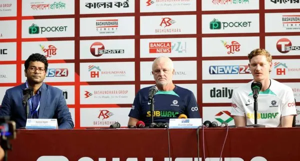 বাংলাদেশের ক্রিকেটার ও কোচের সঙ্গে সংবাদ সম্মেলনে উপস্থিত সাংবাদিকরা।. Channel i News - চ্যানেল আই নিউজ