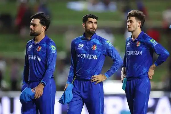 বাংলাদেশ ক্রিকেট দলের তিন খেলোয়াড় মাঠে প্রস্তুত।. Channel i News - চ্যানেল আই নিউজ