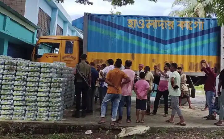 টোলপ্লাজার কাছে কাভার্ড ভ্যান থেকে উদ্ধার ২ কোটি টাকার বিয়ার. Channel i News - চ্যানেল আই নিউজ