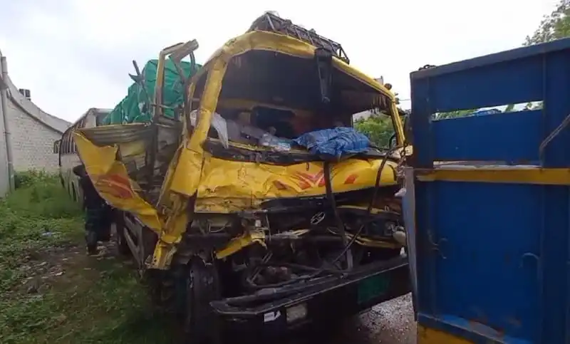 ঢাকা-ভাঙ্গা এক্সপ্রেসওয়েতে ভয়াবহ ট্রাক দুর্ঘটনা, দুই চালকের মৃত্যু. Channel i News - চ্যানেল আই নিউজ