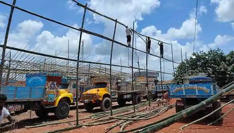রাজধানীর পশুর হাটে শেষ মুহূর্তের প্রস্তুতি চলছে. Channel i News - চ্যানেল আই নিউজ