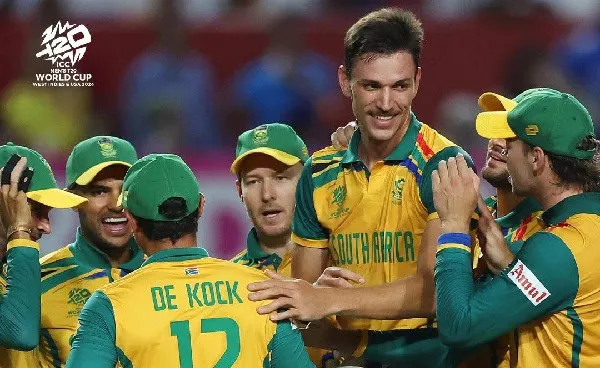 দক্ষ ক্রিকেটাররা দক্ষিণ আফ্রিকা দলের সাথে উল্লাস করছে. Channel i News - চ্যানেল আই নিউজ