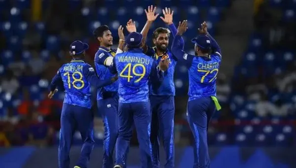 শ্রীলঙ্কা ক্রিকেট দলের খেলোয়াড়রা মাঠে উল্লাস করছে।. Channel i News - চ্যানেল আই নিউজ