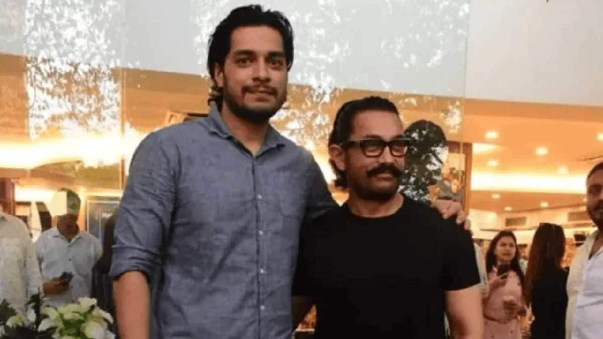 দুই পুরুষ একসঙ্গে হাসিমুখে ছবি তুলেছেন, একটি অনুষ্ঠানে।. Channel i News - চ্যানেল আই নিউজ