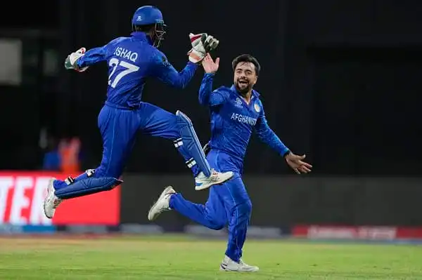 বাংলাদেশ ক্রিকেট দলের দুই খেলোয়াড় উল্লাসে মেতে উঠেছে. Channel i News - চ্যানেল আই নিউজ