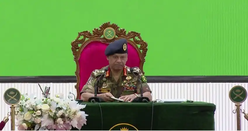 সেনাবাহিনী প্রধানের বিদায়ী দরবারের ছবি, সেনা কর্মকর্তা বসে আছেন. Channel i News - চ্যানেল আই নিউজ